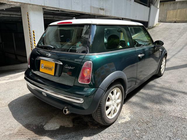 ＭＩＮＩ クーパー　サンルーフ　レザーシート　シートヒーター　ツートンカラー（4枚目）
