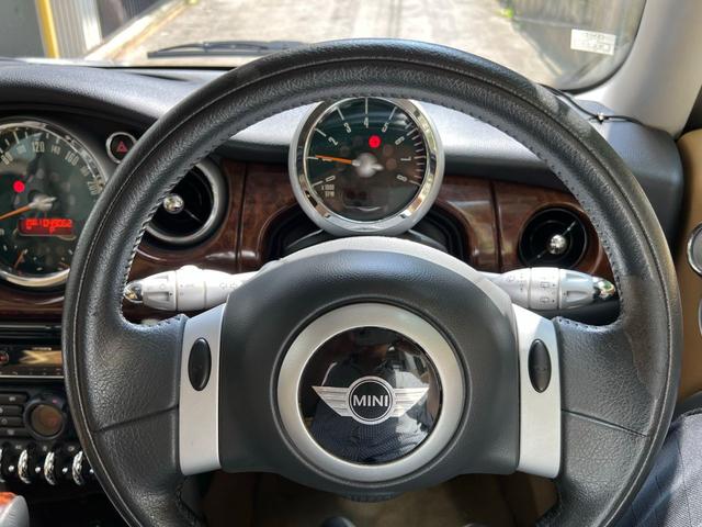 ＭＩＮＩ クーパー　サンルーフ　レザーシート　シートヒーター　ツートンカラー（26枚目）