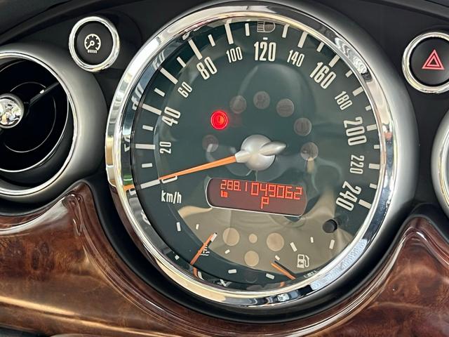 ＭＩＮＩ クーパー　サンルーフ　レザーシート　シートヒーター　ツートンカラー（27枚目）