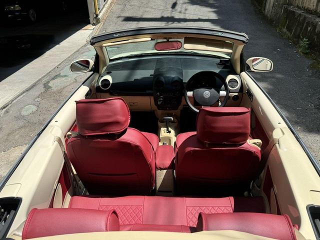 ニュービートルカブリオレ プラス　ベージュレザーシート　レッドシートカバー　レーダー探知機　ドラレコ　ＥＴＣ付（33枚目）