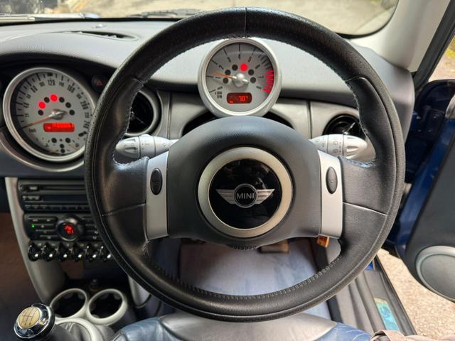 ＭＩＮＩ クーパーＳ　６速ＭＴ　ガラスサンルーフ　レザーシート　ツートンカラー（39枚目）