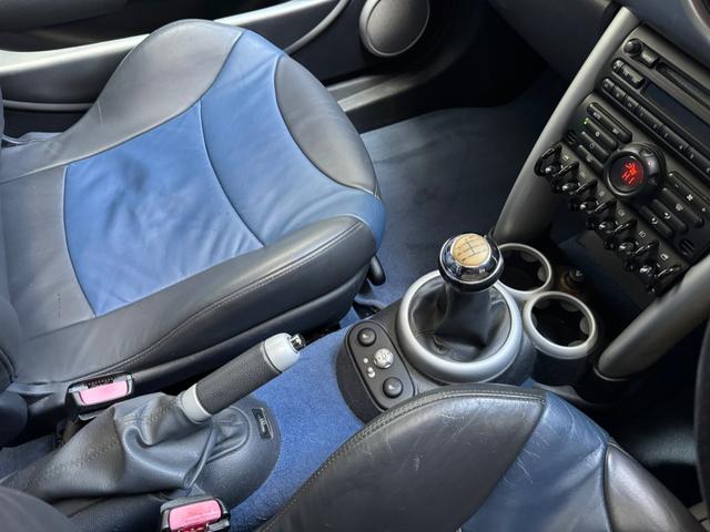 ＭＩＮＩ クーパーＳ　６速ＭＴ　ガラスサンルーフ　レザーシート　ツートンカラー（55枚目）