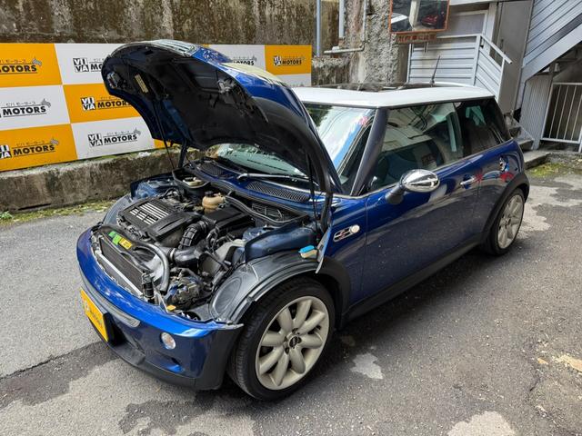 ＭＩＮＩ クーパーＳ　６速ＭＴ　ガラスサンルーフ　レザーシート　ツートンカラー（60枚目）