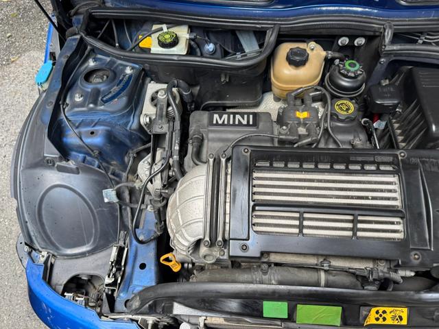 ＭＩＮＩ クーパーＳ　６速ＭＴ　ガラスサンルーフ　レザーシート　ツートンカラー（62枚目）