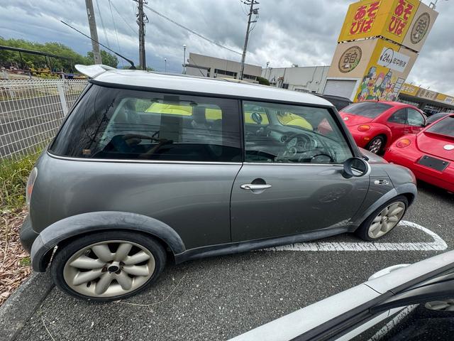 ＭＩＮＩ クーパーＳ　ガラスサンルーフ　コンビレザーシート（9枚目）