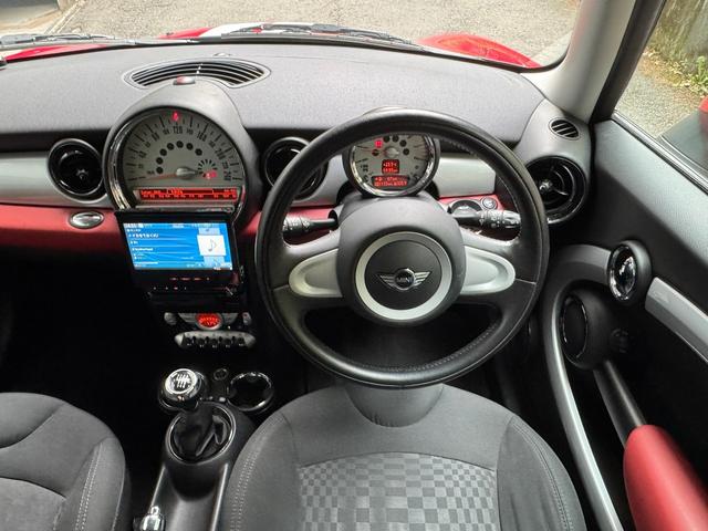 ＭＩＮＩ クーパーＳ　６ＭＴターボ　カロッツェリア地デジナビ（47枚目）