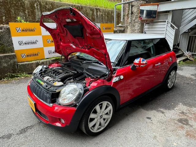 ＭＩＮＩ クーパーＳ　６ＭＴターボ　カロッツェリア地デジナビ（61枚目）
