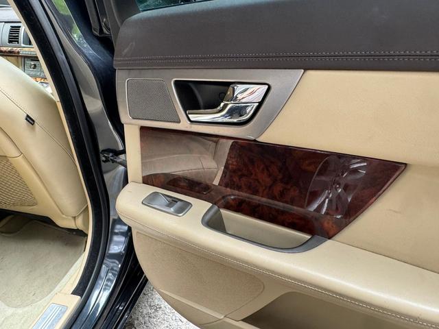 ＸＦ ３．０ラグジュアリー　プッシュスタート　純正ナビ　バックモニター（31枚目）