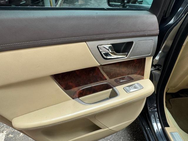 ＸＦ ３．０ラグジュアリー　プッシュスタート　純正ナビ　バックモニター（33枚目）