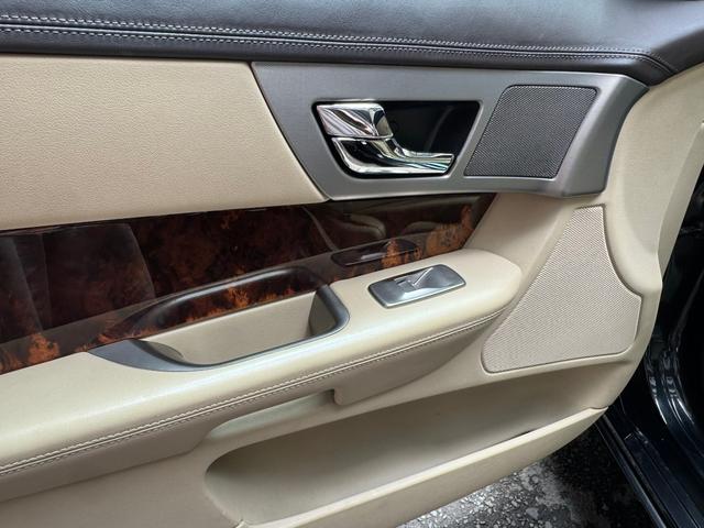 ＸＦ ３．０ラグジュアリー　プッシュスタート　純正ナビ　バックモニター（39枚目）