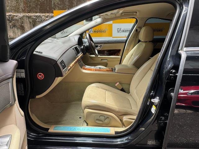 ＸＦ ３．０ラグジュアリー　プッシュスタート　純正ナビ　バックモニター（41枚目）