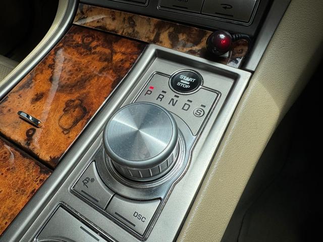 ＸＦ ３．０ラグジュアリー　プッシュスタート　純正ナビ　バックモニター（55枚目）