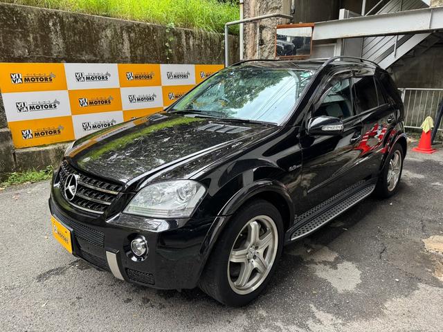 Ｍクラス 　ＭＬ６３　４ＷＤ　Ｖ８　６２００ｃｃ　ｈａｒｍａｎ／ｋａｒｄｏｎ　ブラックレザーシート　ガラスサンルーフ　バックモニター　２０インチアルミ（2枚目）