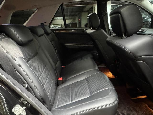 Ｍクラス 　ＭＬ６３　４ＷＤ　Ｖ８　６２００ｃｃ　ｈａｒｍａｎ／ｋａｒｄｏｎ　ブラックレザーシート　ガラスサンルーフ　バックモニター　２０インチアルミ（40枚目）