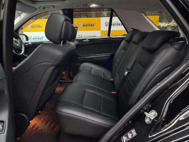 Ｍクラス 　ＭＬ６３　４ＷＤ　Ｖ８　６２００ｃｃ　ｈａｒｍａｎ／ｋａｒｄｏｎ　ブラックレザーシート　ガラスサンルーフ　バックモニター　２０インチアルミ（43枚目）