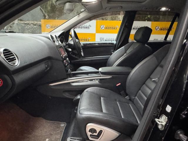 Ｍクラス 　ＭＬ６３　４ＷＤ　Ｖ８　６２００ｃｃ　ｈａｒｍａｎ／ｋａｒｄｏｎ　ブラックレザーシート　ガラスサンルーフ　バックモニター　２０インチアルミ（49枚目）