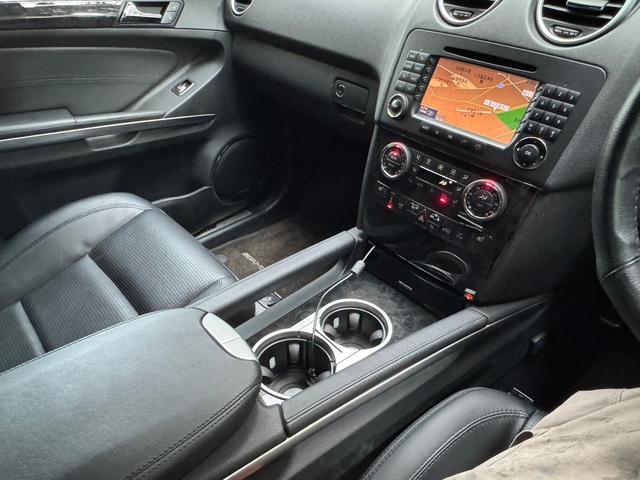 Ｍクラス 　ＭＬ６３　４ＷＤ　Ｖ８　６２００ｃｃ　ｈａｒｍａｎ／ｋａｒｄｏｎ　ブラックレザーシート　ガラスサンルーフ　バックモニター　２０インチアルミ（56枚目）