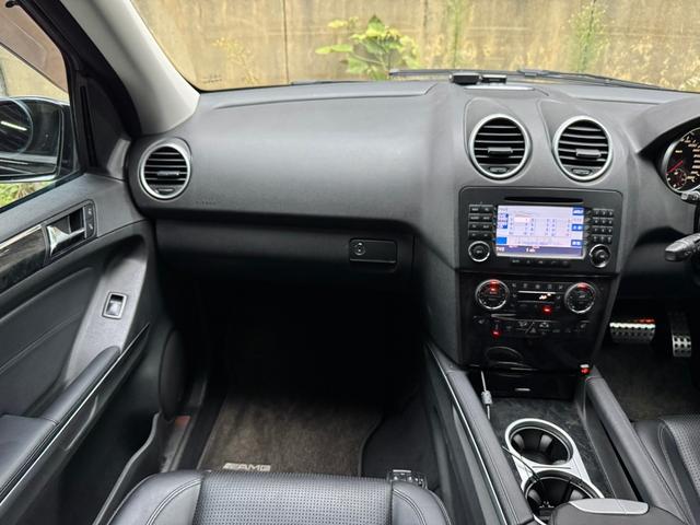 Ｍクラス 　ＭＬ６３　４ＷＤ　Ｖ８　６２００ｃｃ　ｈａｒｍａｎ／ｋａｒｄｏｎ　ブラックレザーシート　ガラスサンルーフ　バックモニター　２０インチアルミ（71枚目）