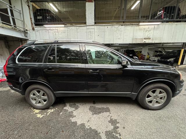 ＸＣ９０ ３．２　ＳＥ　ＡＷＤ　ＡＷＤ　ガラスサンルーフ　ベージュレザーシート　３列シート７人乗り　１７インチ純正ホイール（8枚目）