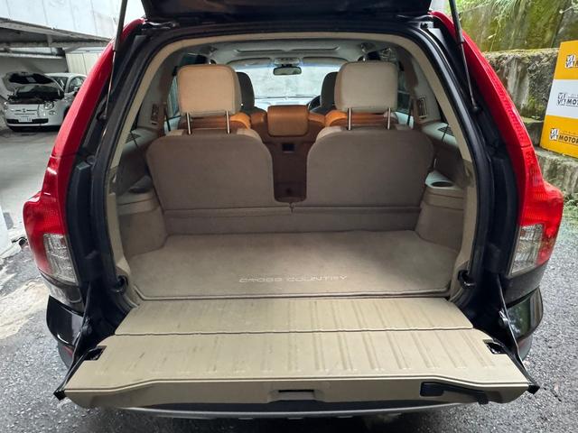 ＸＣ９０ ３．２　ＳＥ　ＡＷＤ　ＡＷＤ　ガラスサンルーフ　ベージュレザーシート　３列シート７人乗り　１７インチ純正ホイール（15枚目）