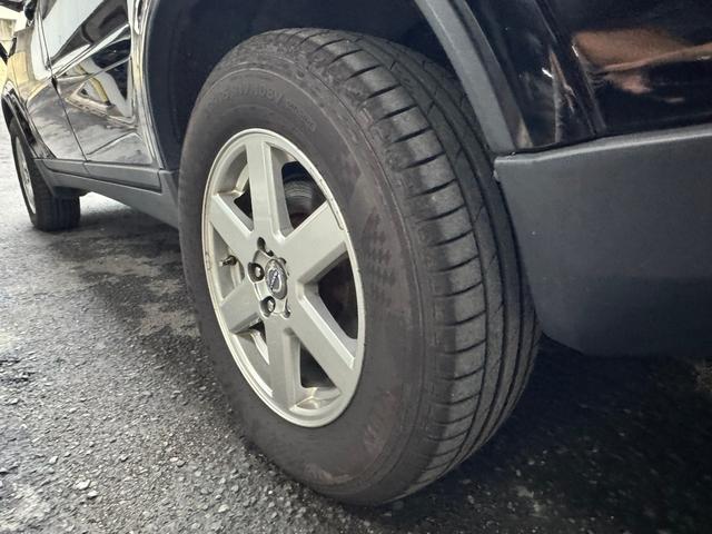 ＸＣ９０ ３．２　ＳＥ　ＡＷＤ　ＡＷＤ　ガラスサンルーフ　ベージュレザーシート　３列シート７人乗り　１７インチ純正ホイール（26枚目）