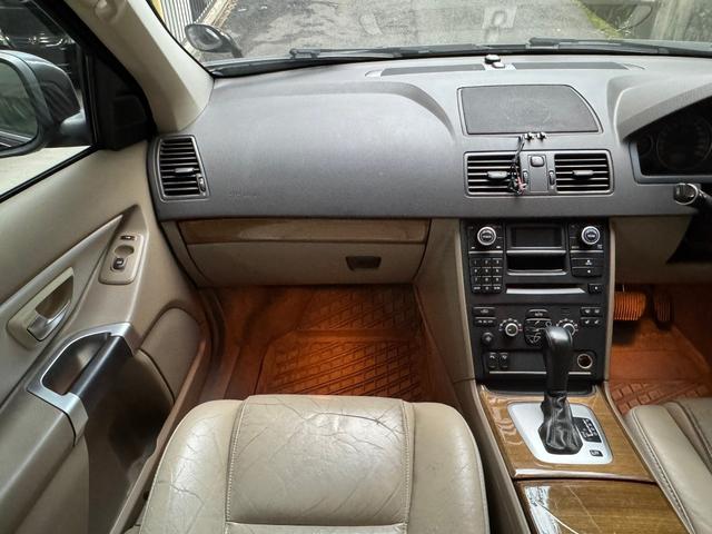 ＸＣ９０ ３．２　ＳＥ　ＡＷＤ　ＡＷＤ　ガラスサンルーフ　ベージュレザーシート　３列シート７人乗り　１７インチ純正ホイール（42枚目）