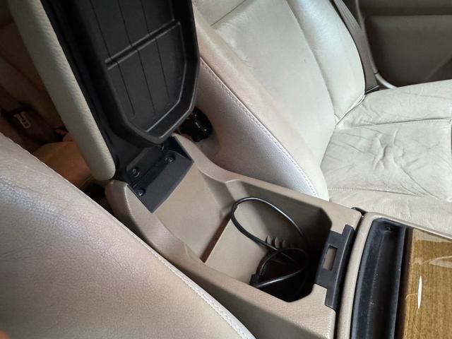 ＸＣ９０ ３．２　ＳＥ　ＡＷＤ　ＡＷＤ　ガラスサンルーフ　ベージュレザーシート　３列シート７人乗り　１７インチ純正ホイール（50枚目）