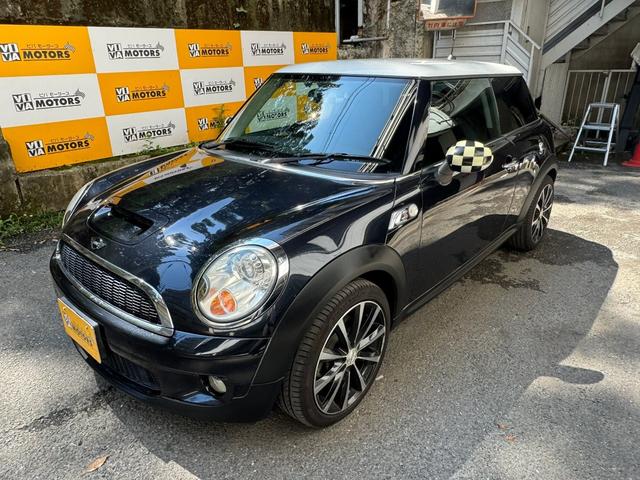 ＭＩＮＩ クーパーＳ　６速ＭＴ　ターボ　Ｖｅｎｅｒｄｉ１７インチアルミ　オートエアコン　ＥＴＣ（2枚目）