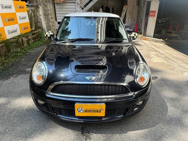 ＭＩＮＩ クーパーＳ　６速ＭＴ　ターボ　Ｖｅｎｅｒｄｉ１７インチアルミ　オートエアコン　ＥＴＣ（3枚目）