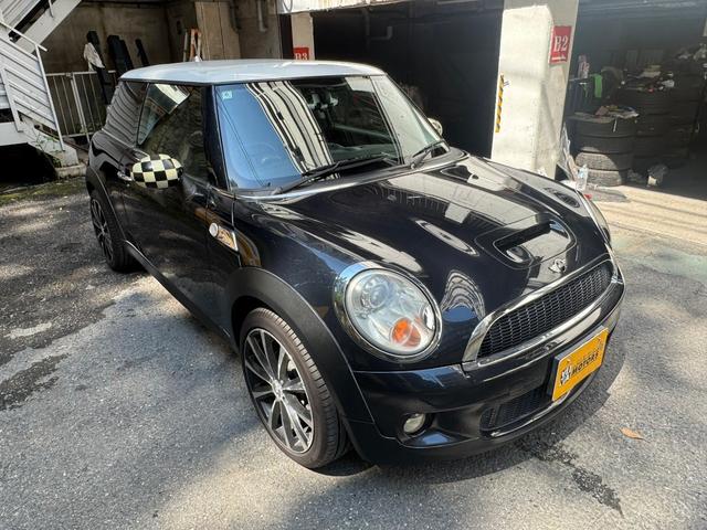 ＭＩＮＩ クーパーＳ　６速ＭＴ　ターボ　Ｖｅｎｅｒｄｉ１７インチアルミ　オートエアコン　ＥＴＣ（5枚目）