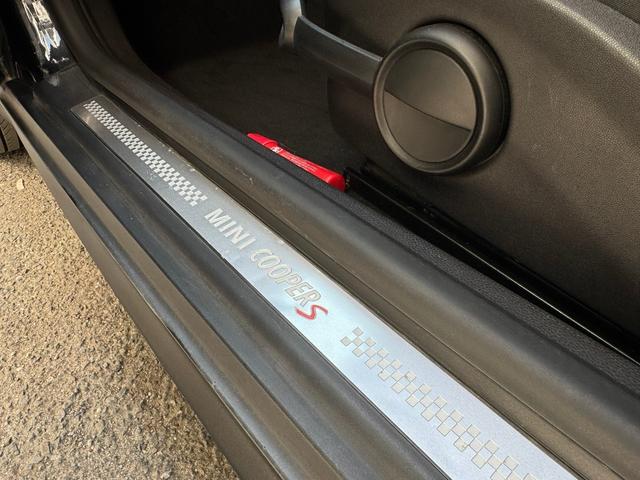 ＭＩＮＩ クーパーＳ　６速ＭＴ　ターボ　Ｖｅｎｅｒｄｉ１７インチアルミ　オートエアコン　ＥＴＣ（38枚目）
