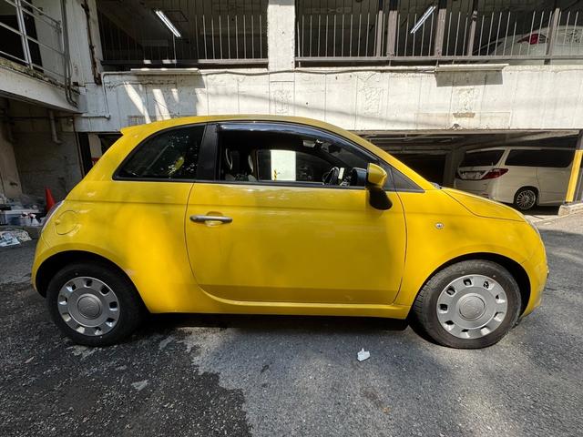 ボディコーティングも当店で！ボディコーティングはまずボディを徹底的に磨きます。丸１日かかります。そのあとガラスコーティングを塗りこんでいきます。黒色のお車は特に効果が分かりやすいですよ。