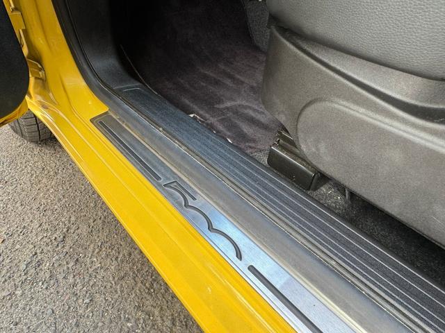 ボディコーティングも当店で！ボディコーティングはまずボディを徹底的に磨きます。丸１日かかります。そのあとガラスコーティングを塗りこんでいきます。黒色のお車は特に効果が分かりやすいですよ。