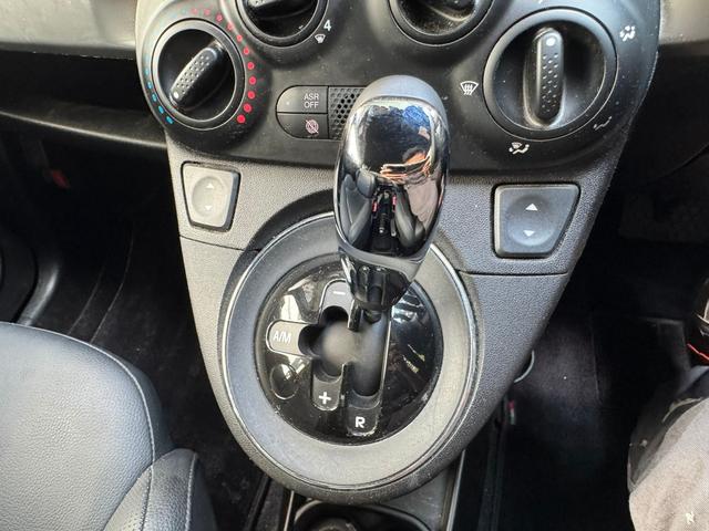 整備士はその道３０年！熟練の技で古いお車も修理します。