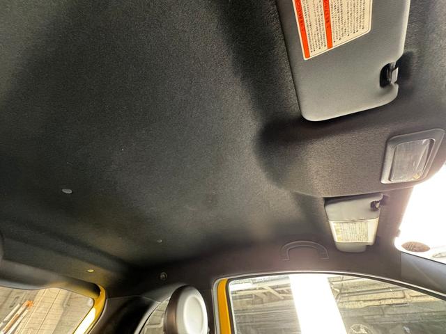 ボディコーティングも当店で！ボディコーティングはまずボディを徹底的に磨きます。丸１日かかります。そのあとガラスコーティングを塗りこんでいきます。黒色のお車は特に効果が分かりやすいですよ。