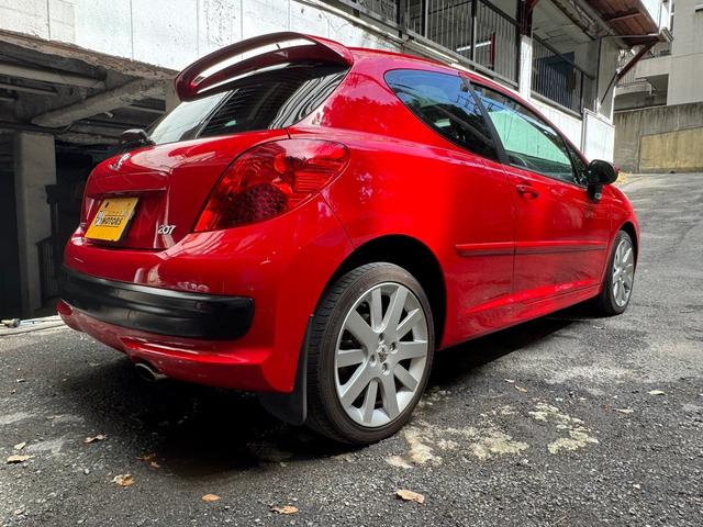 ２０７ ＧＴ　５ＭＴ　ターボ　パノラマルーフ　純正１７インチアルミ　ワンセグナビ　純正フロアマット　ＥＴＣ（11枚目）