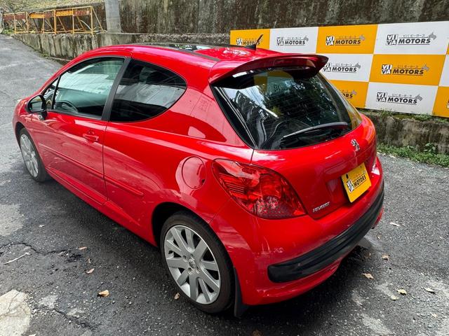 ２０７ ＧＴ　５ＭＴ　ターボ　パノラマルーフ　純正１７インチアルミ　ワンセグナビ　純正フロアマット　ＥＴＣ（14枚目）