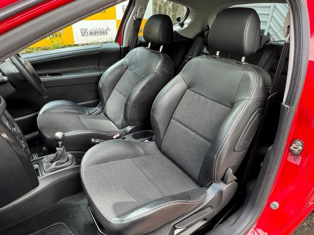２０７ ＧＴ　５ＭＴ　ターボ　パノラマルーフ　純正１７インチアルミ　ワンセグナビ　純正フロアマット　ＥＴＣ（24枚目）