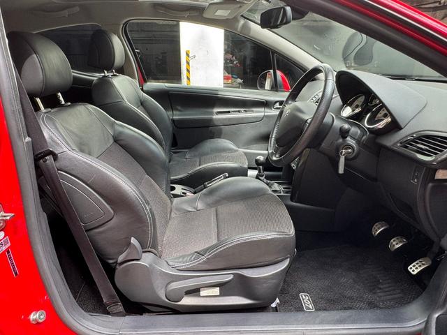 ２０７ ＧＴ　５ＭＴ　ターボ　パノラマルーフ　純正１７インチアルミ　ワンセグナビ　純正フロアマット　ＥＴＣ（36枚目）