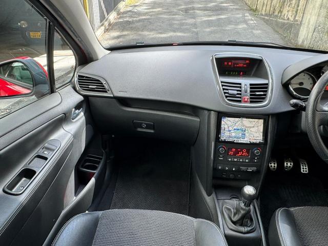２０７ ＧＴ　５ＭＴ　ターボ　パノラマルーフ　純正１７インチアルミ　ワンセグナビ　純正フロアマット　ＥＴＣ（42枚目）