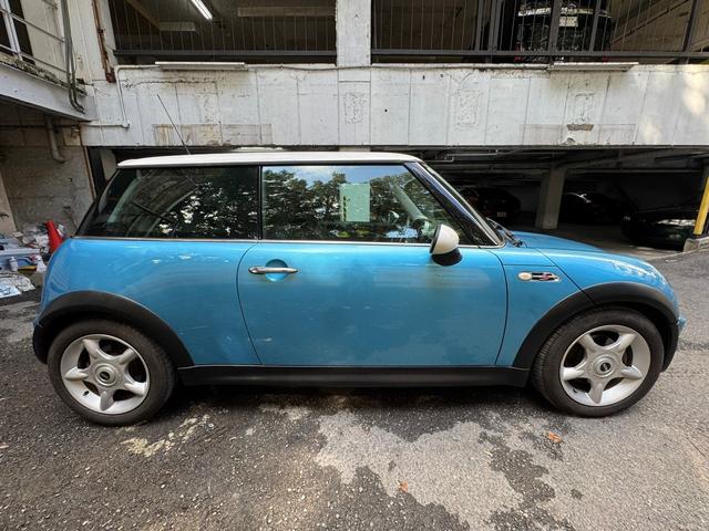 ＭＩＮＩ クーパーＳ　６ＭＴ　スーパーチャージャー　純正１６インチホイール　ＥＴＣ　カロッツェリアオーディオＤＥＨ－５２００（8枚目）