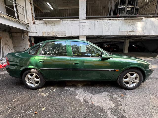 ベクトラ ＣＤ　走行１万ｋｍ　純正１５インチホイール　ＥＣＯＴＥＣエンジン　カラーＣＤ３６９　ＲＩＯ　ＶＥＲＤＥ　ＰＥＡＲＬ　ＭＥＴ（8枚目）