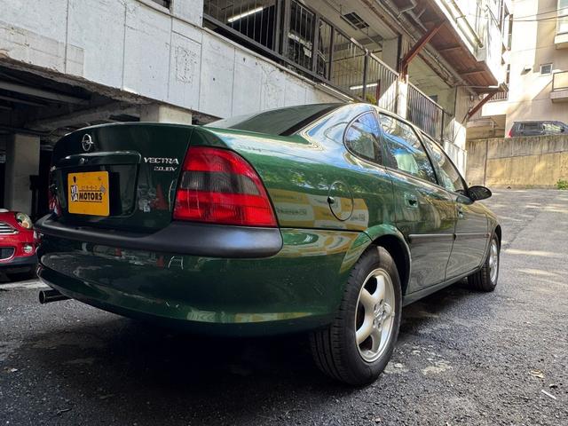 ベクトラ ＣＤ　走行１万ｋｍ　純正１５インチホイール　ＥＣＯＴＥＣエンジン　カラーＣＤ３６９　ＲＩＯ　ＶＥＲＤＥ　ＰＥＡＲＬ　ＭＥＴ（11枚目）