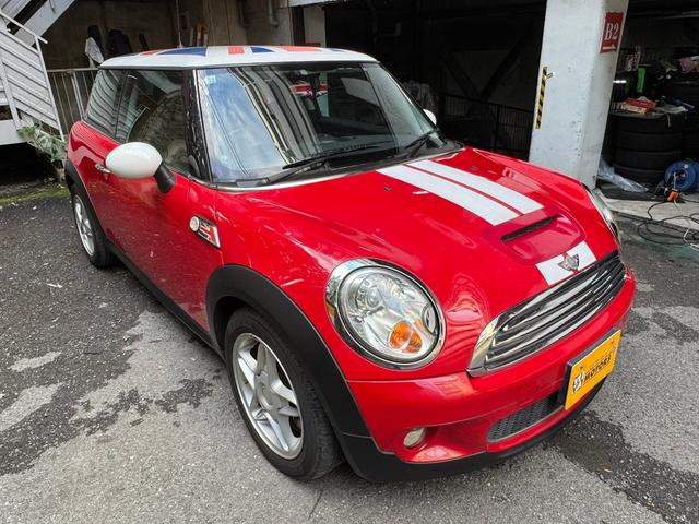 ＭＩＮＩ クーパーＳ　６速ＡＴ　ターボ　ボディカラーチリレッド　ストラーダナビ（5枚目）