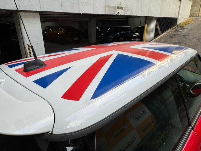 ＭＩＮＩ クーパーＳ　６速ＡＴ　ターボ　ボディカラーチリレッド　ストラーダナビ（9枚目）