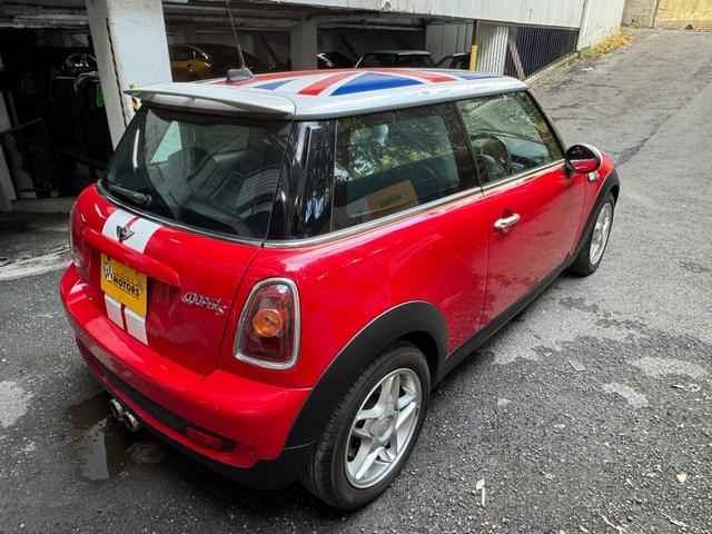 ＭＩＮＩ クーパーＳ　６速ＡＴ　ターボ　ボディカラーチリレッド　ストラーダナビ（10枚目）
