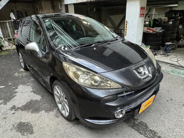 ２０７ ＳＷ　ＧＴｉ　５速ＭＴ　ターボ　ブラックレザーシート　パノラマルーフ　純正１７インチホイール　カロッツェリアＤＥＨ－５５００　ＥＴＣ　スペアタイヤ　オートエアコン（5枚目）