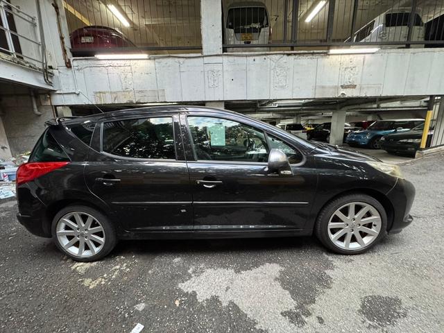 ２０７ ＳＷ　ＧＴｉ　５速ＭＴ　ターボ　ブラックレザーシート　パノラマルーフ　純正１７インチホイール　カロッツェリアＤＥＨ－５５００　ＥＴＣ　スペアタイヤ　オートエアコン（8枚目）