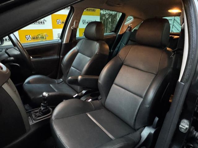 ２０７ ＳＷ　ＧＴｉ　５速ＭＴ　ターボ　ブラックレザーシート　パノラマルーフ　純正１７インチホイール　カロッツェリアＤＥＨ－５５００　ＥＴＣ　スペアタイヤ　オートエアコン（48枚目）