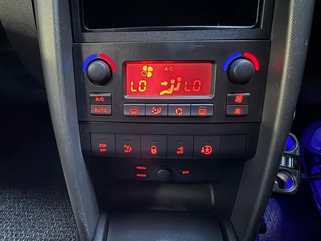 ２０７ ＳＷ　ＧＴｉ　５速ＭＴ　ターボ　ブラックレザーシート　パノラマルーフ　純正１７インチホイール　カロッツェリアＤＥＨ－５５００　ＥＴＣ　スペアタイヤ　オートエアコン（52枚目）